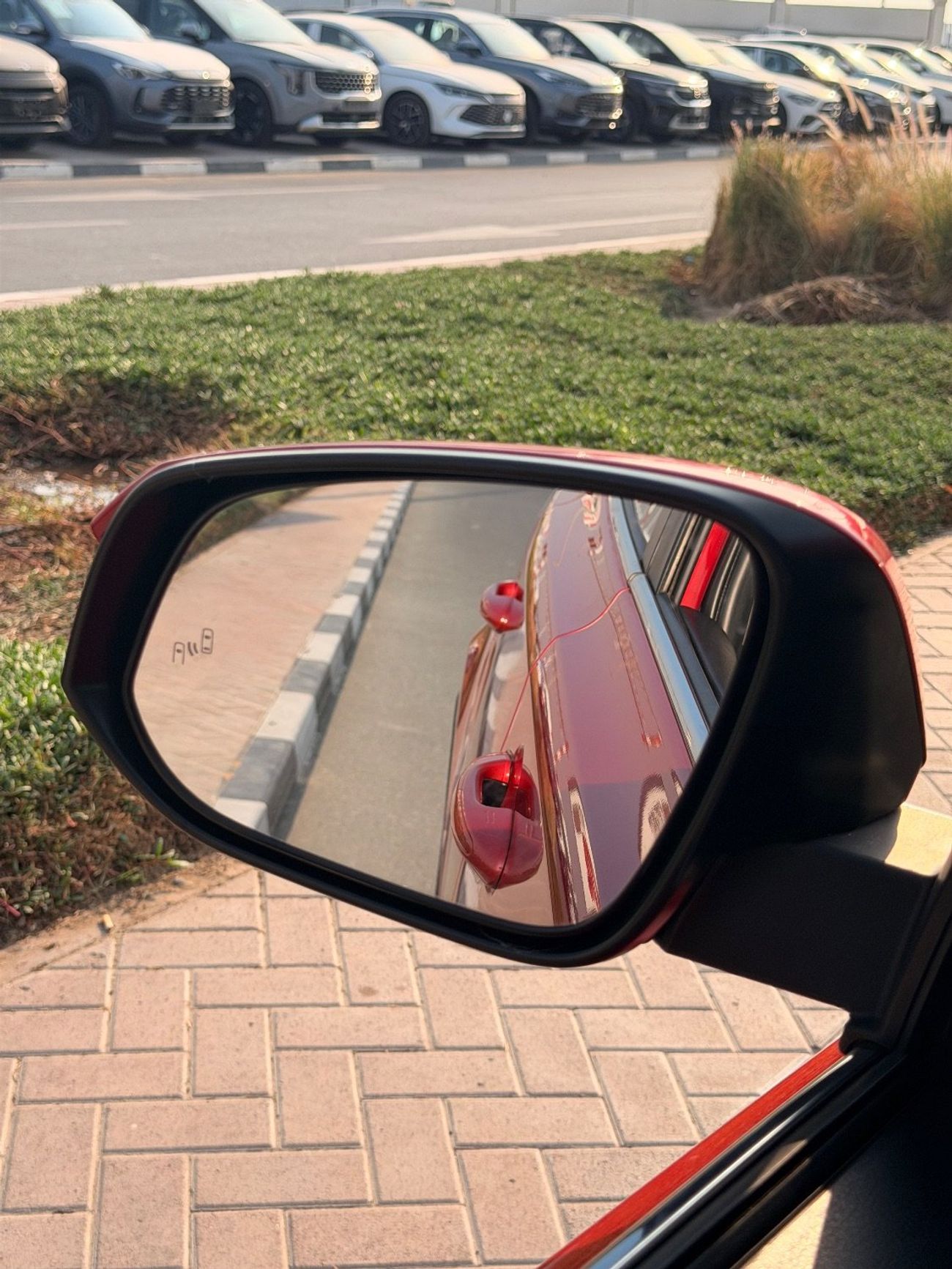 تويوتا راف ٤ XLE 2.5 L | Sunroof, push start 2024 model