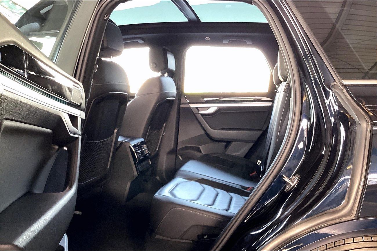 فولكس واجن طوارق R-Line | شامل الضمان | 0 ﺪﻔﻋﺓ ﺃﻮﻟﻯ