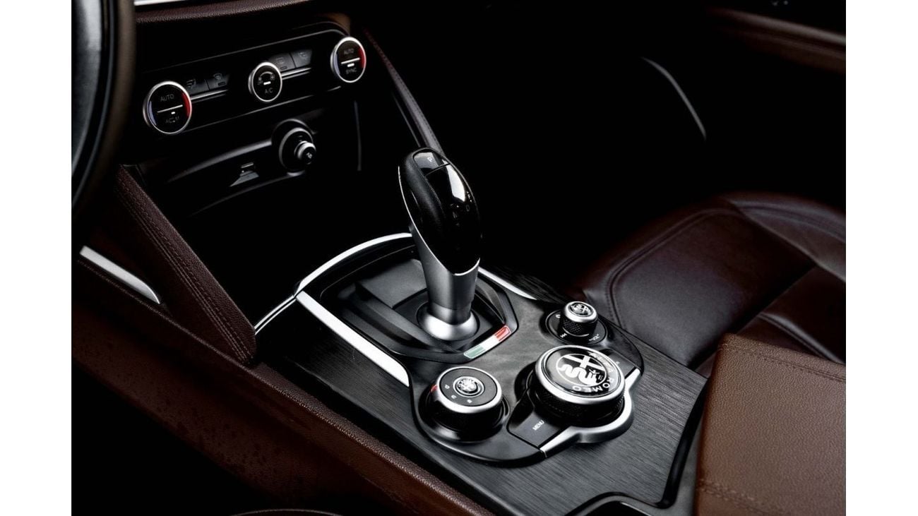 ألفا روميو ستيلفيو بريميوم | 1,860 P.M  | 0% Downpayment | Full Service History