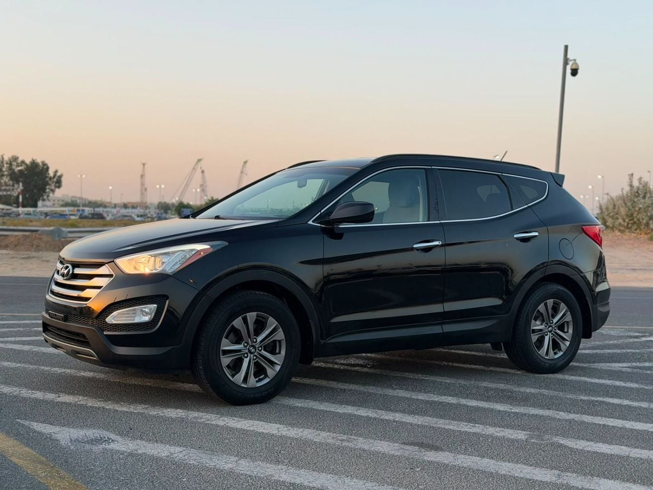 Hyundai Santa Fe 2016 Hyundai Santa Fe 2.4L V4 GDi Engine Sports - Canadian Specs Clean Car - Eco Drive Mode -