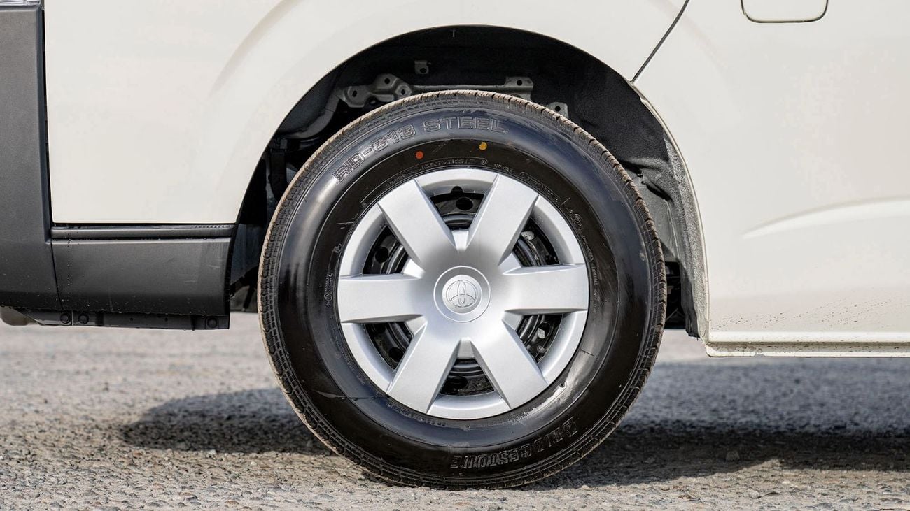 Toyota Hiace MID ROOF 2.7 2025