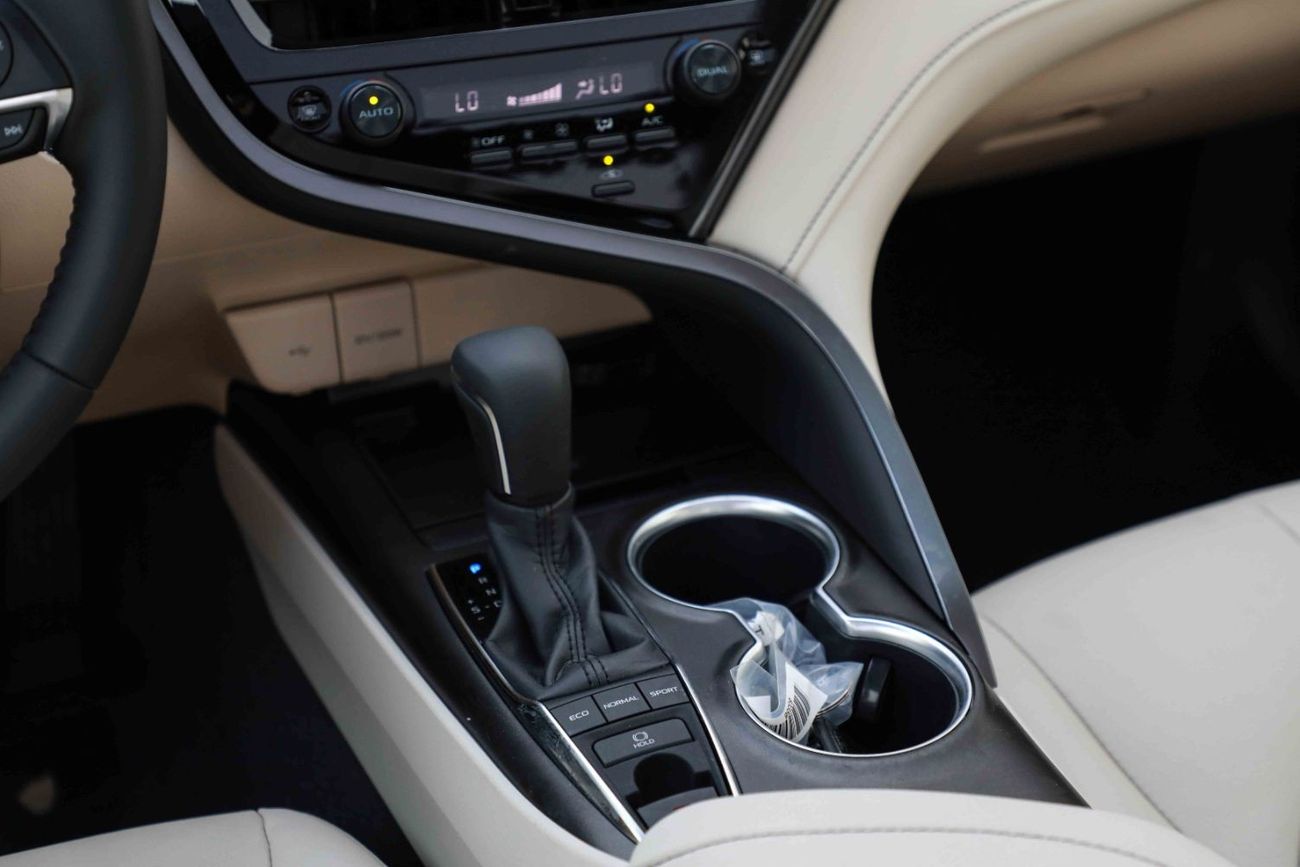 تويوتا كامري تويوتا كامري 3.5 2024 - اسود اتيتيود من الداخل بيج | تصدير فقط