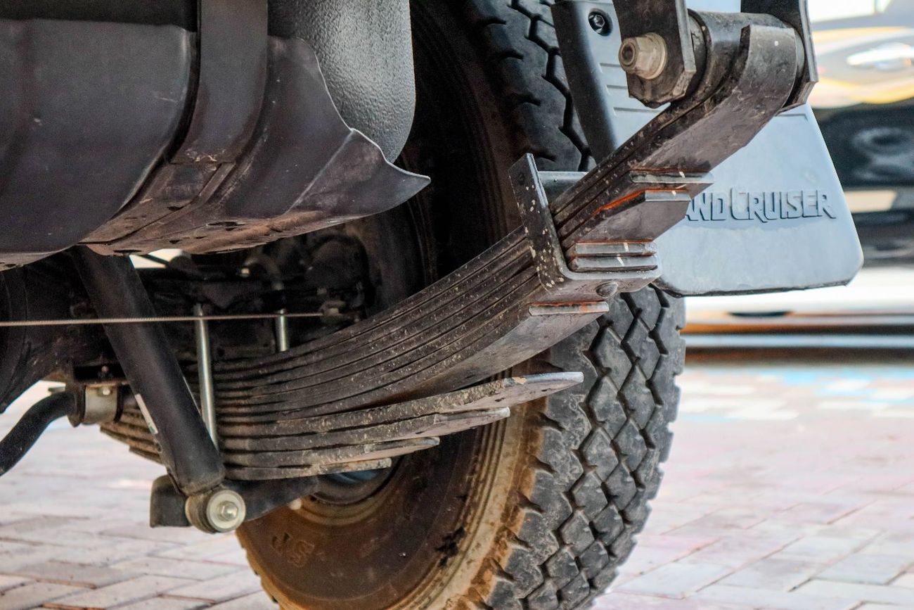 تويوتا لاند كروزر بيك آب Std 4.0L Single Cab Utility 4WD