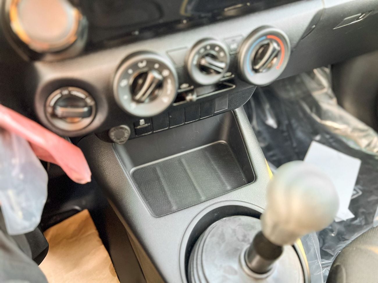 Toyota Hilux EXPORT PRICE - TOYOTA HILUX SC DLX 2.4L DSL