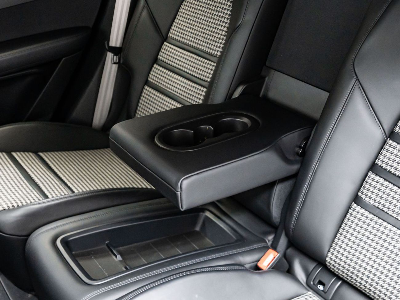 بورش كايان GTS Coupe