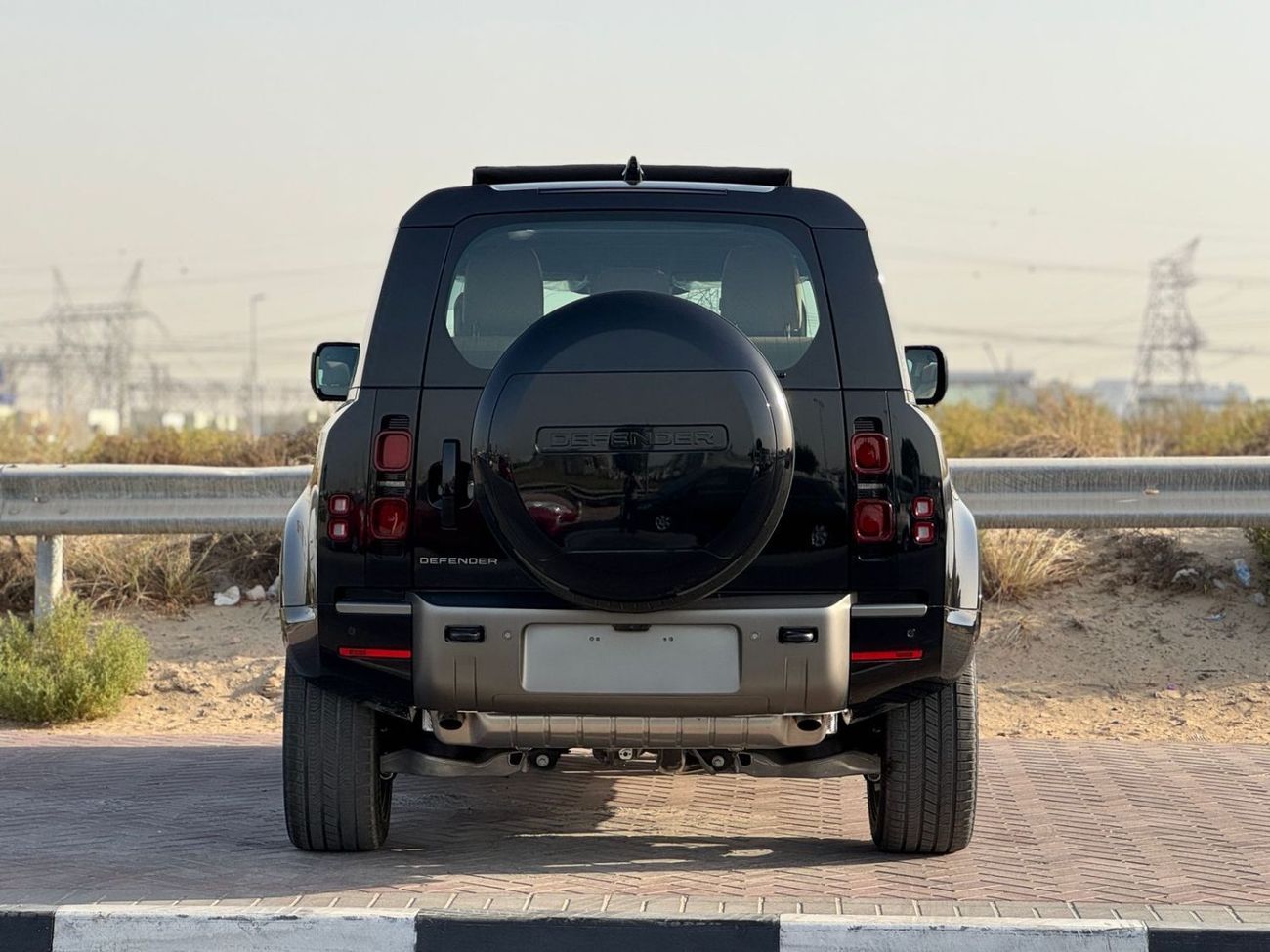 لاند روفر ديفندر Land Rover Defender P400 X-Dynamic SE 2025 2DOORS