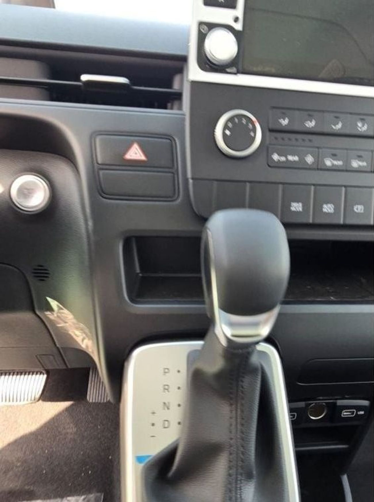 هيونداي ستاريا 3.5L PETROL V6 11 SEATS A/T 2024