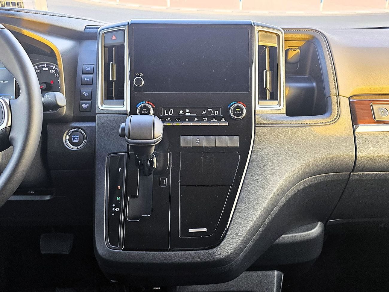 Toyota Granvia Premium 2.8l Toyota Granvia Premium 2.8l Diesel A/T RWD 6 Seats Black color 2025 Model