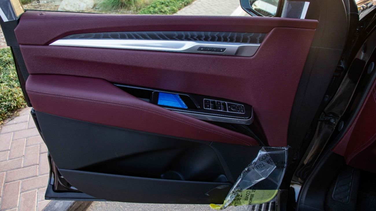 كاديلاك إسكالاد Sport 6.2L AWD | 2025 | For Export Only