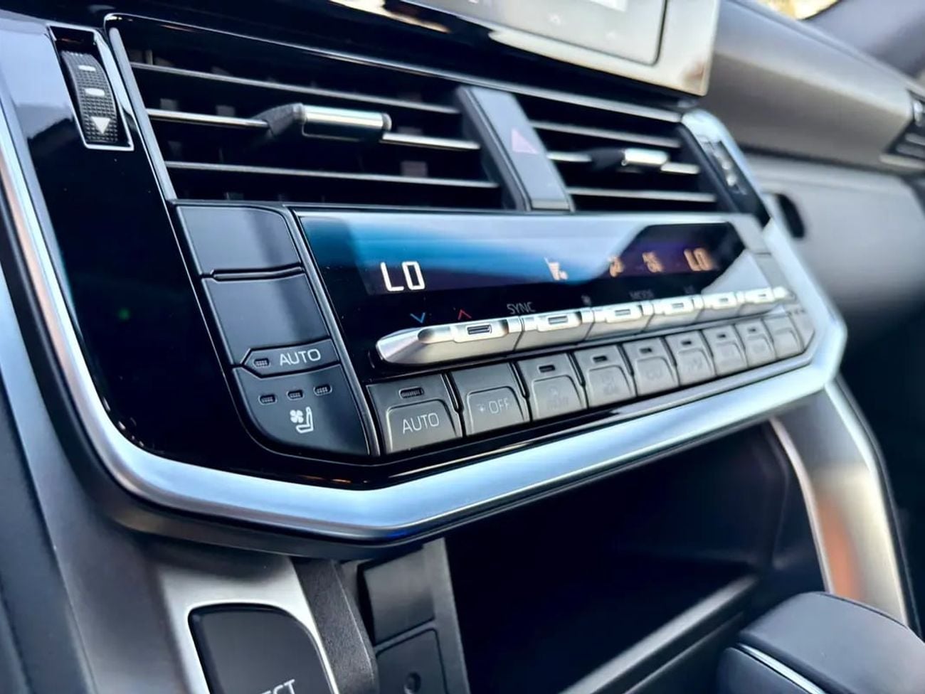 Toyota Land Cruiser VXR 4.0L - GCC Specs - Brand FULL OPTION