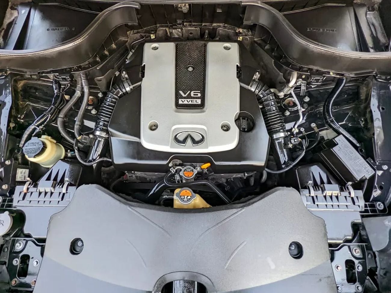 إنفينيتي QX70 LUXURY