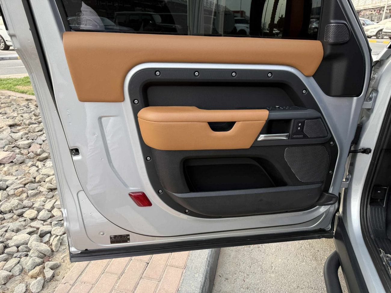 Land Rover Defender P400 90 X 3.0L (6 Seater) GCC SPEC UNDER WARRANTY NEAT AND CLEAN