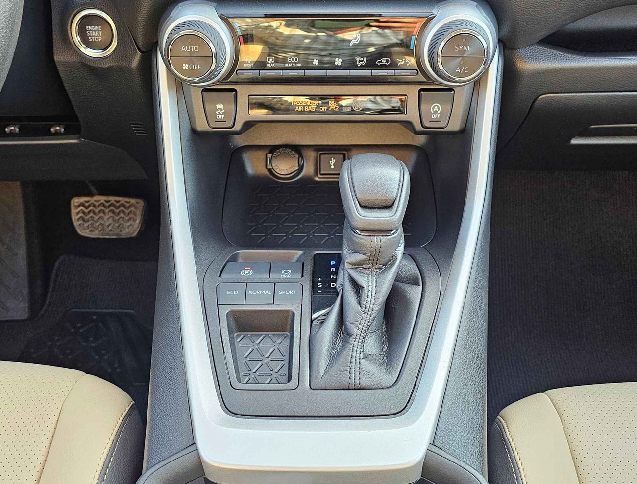 Toyota RAV4 XLE SUNROOF // 886  AED Monthly // 2.5L // V4 // FULL OPTION (LOT # 55037)