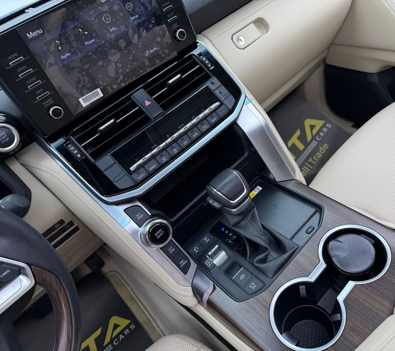 Toyota Land Cruiser GXR 4.0L 2022 Toyota Land Cruiser GXR, Warranty, 2026 Toyota Service Pack, Very Low Km, 7 Seater, GC