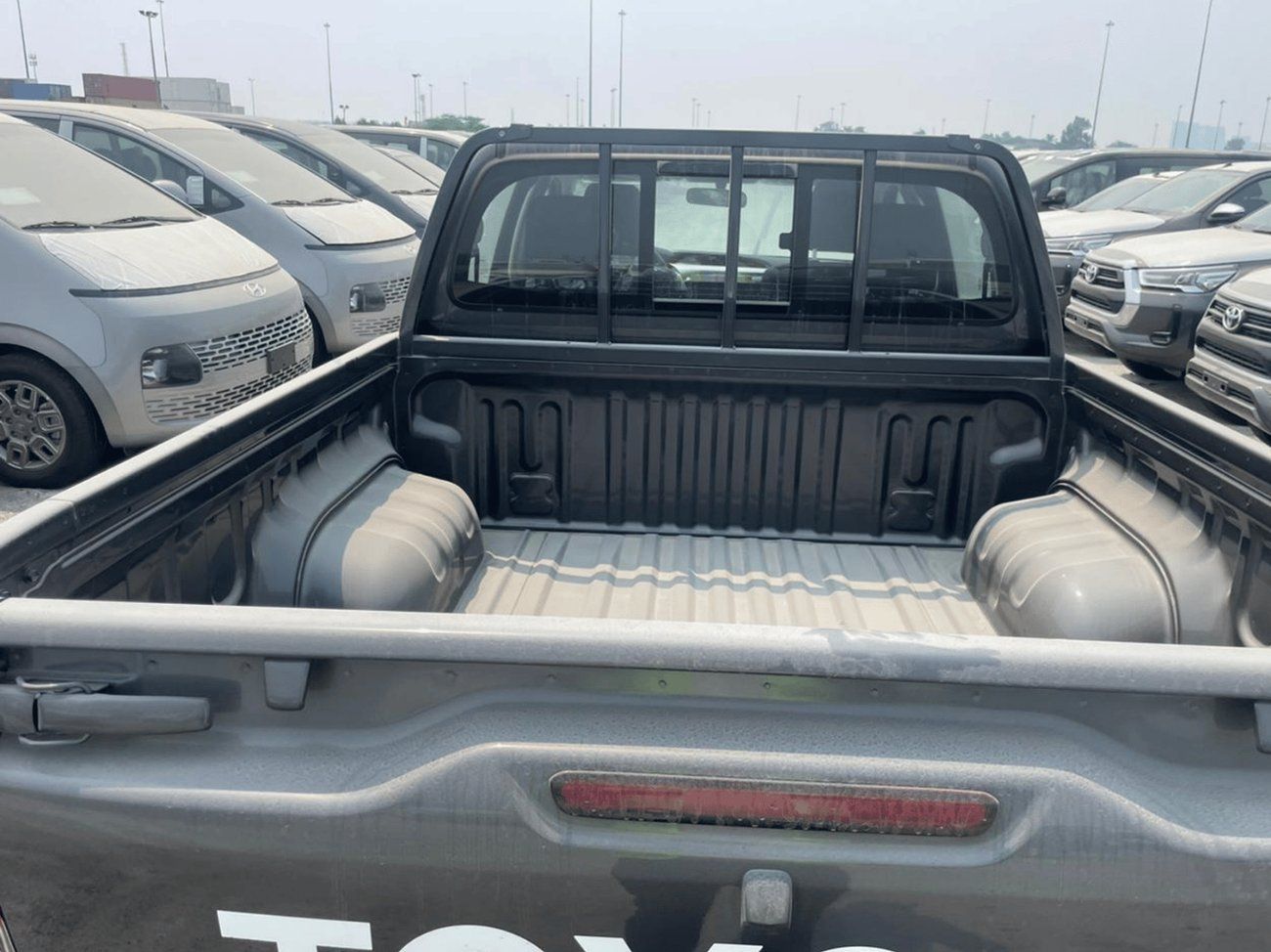 تويوتا هيلوكس GLX 2.4L ECTJRD002 - 2026 Toyota Hilux Double Cab Pick Up Full Options - 2.4L Diesel Auto - Push Start -