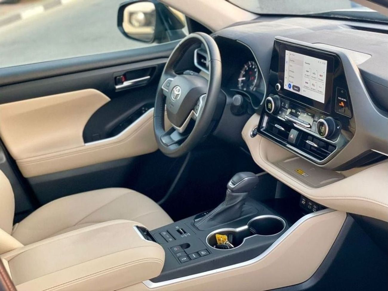 Toyota Highlander 2023 Toyota Highlander 2.4L V4 Turbo - XLE Full Option AWD 4x4 - Radar & Wireless charger - 55,300 M