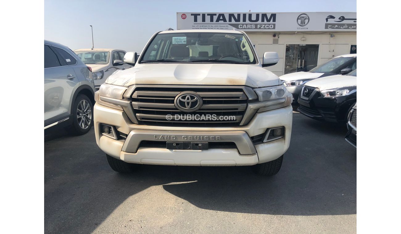 Toyota Land Cruiser GXR V8