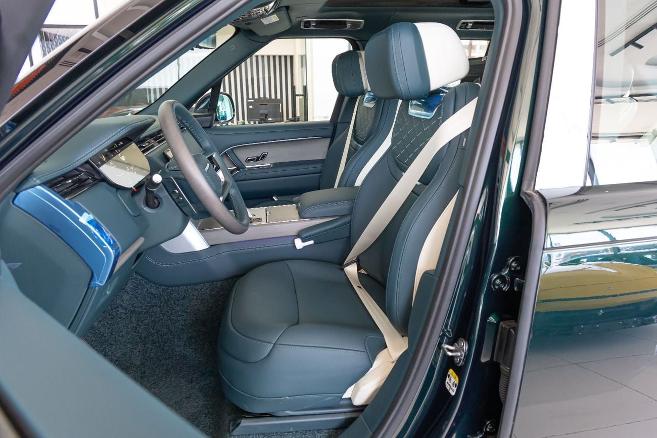 Land Rover Range Rover SV LWB P615 Range Rover | Vogue | SV | GCC | 4.4L Twin-Turbo V8 | SWB | AWD | VIP Rear Seats | 2026