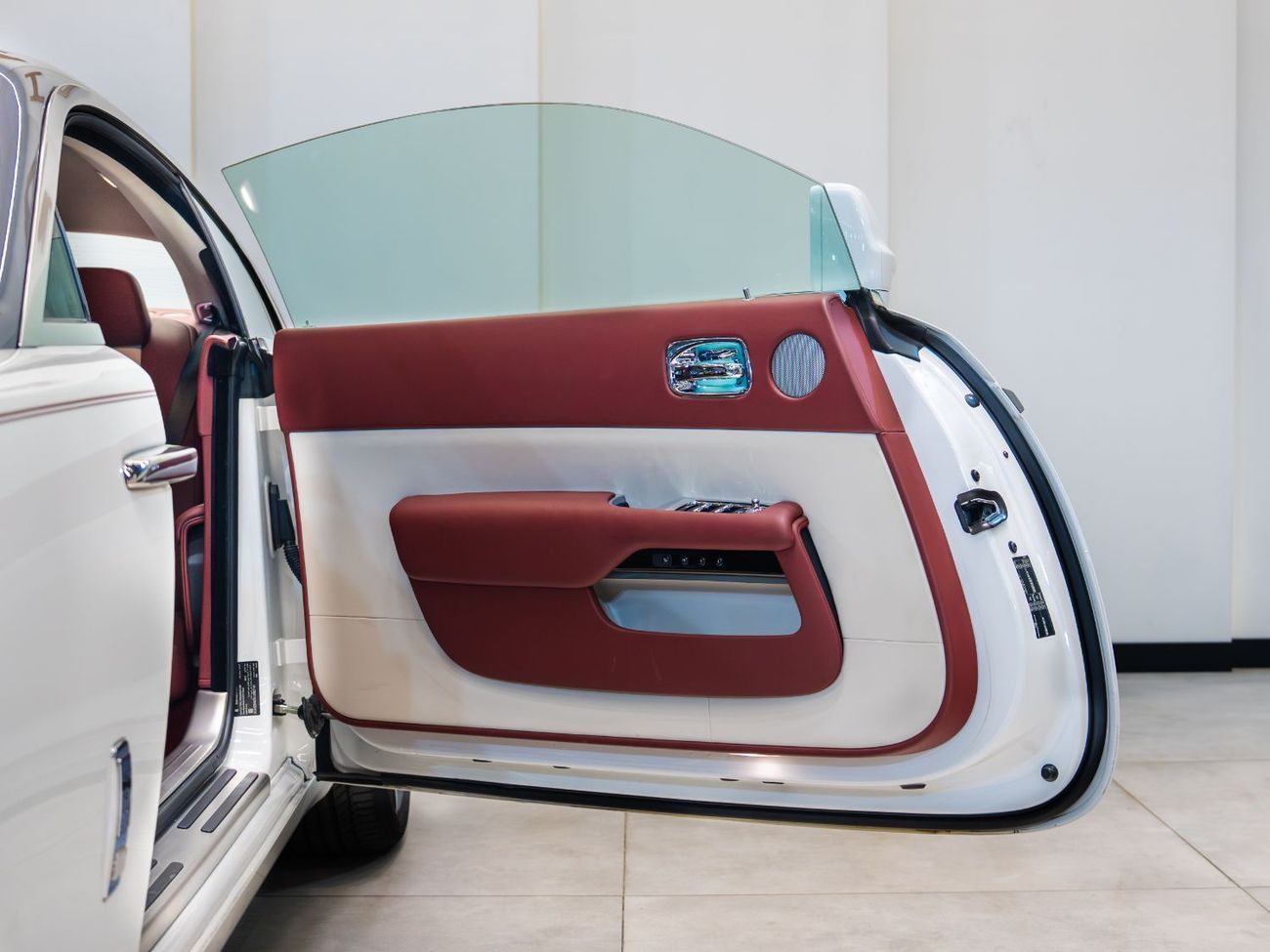 Rolls-Royce Wraith - TWIN-TURBO V12 | SIGNATURE COACH-STYLE DOORS | 4 SEATERS | LOW MILEAGE | GCC | PERFECT CONDITION