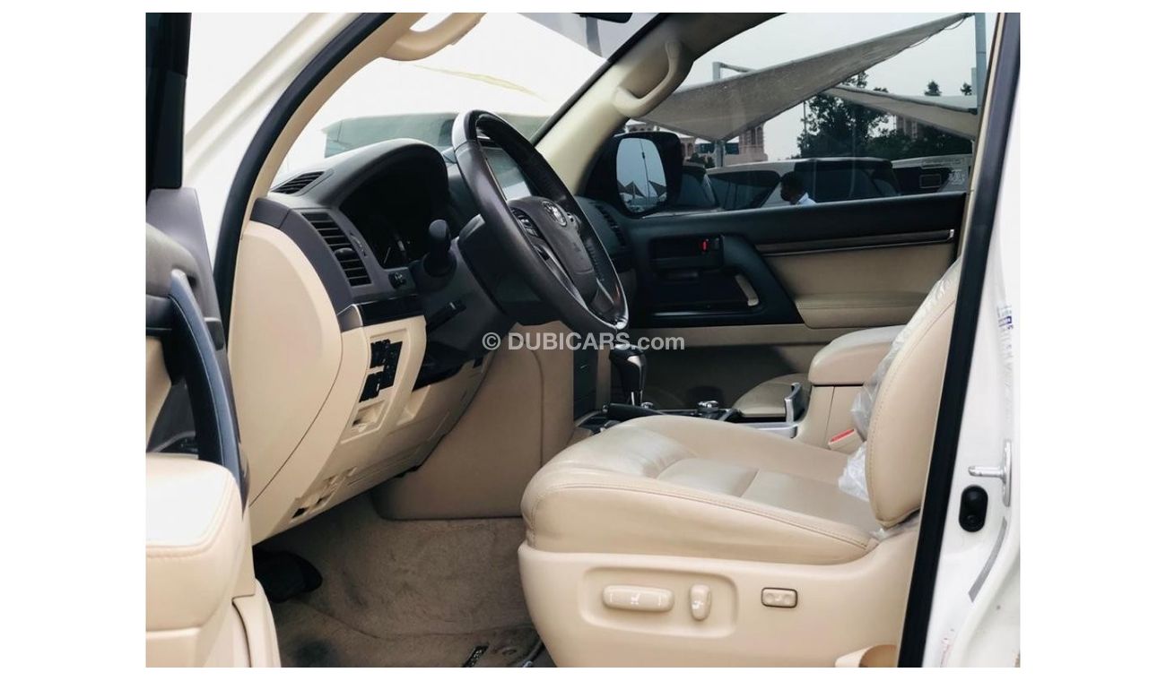 تويوتا لاند كروزر تويوتا لاند كروزر 2019 - GXR - 6 سلندر