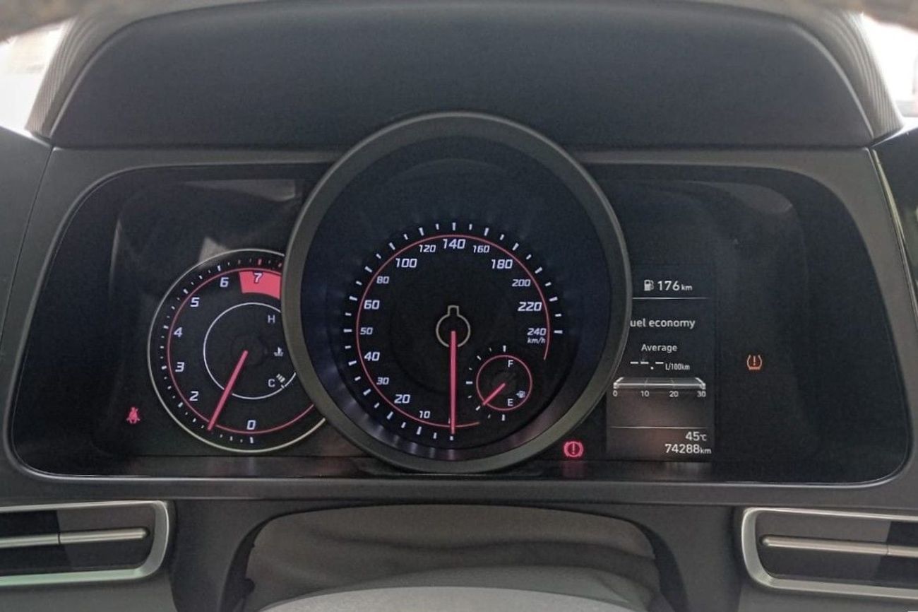 Hyundai Elantra Comfort 1.6L 2021 Hyundai Elantra CC model2022, accident-free, in excellent condition with 74,000 KM