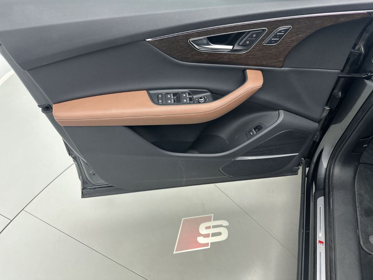 أودي Q7 SUV S line 55 TFSI quattro 340hp (Ref# 10460)