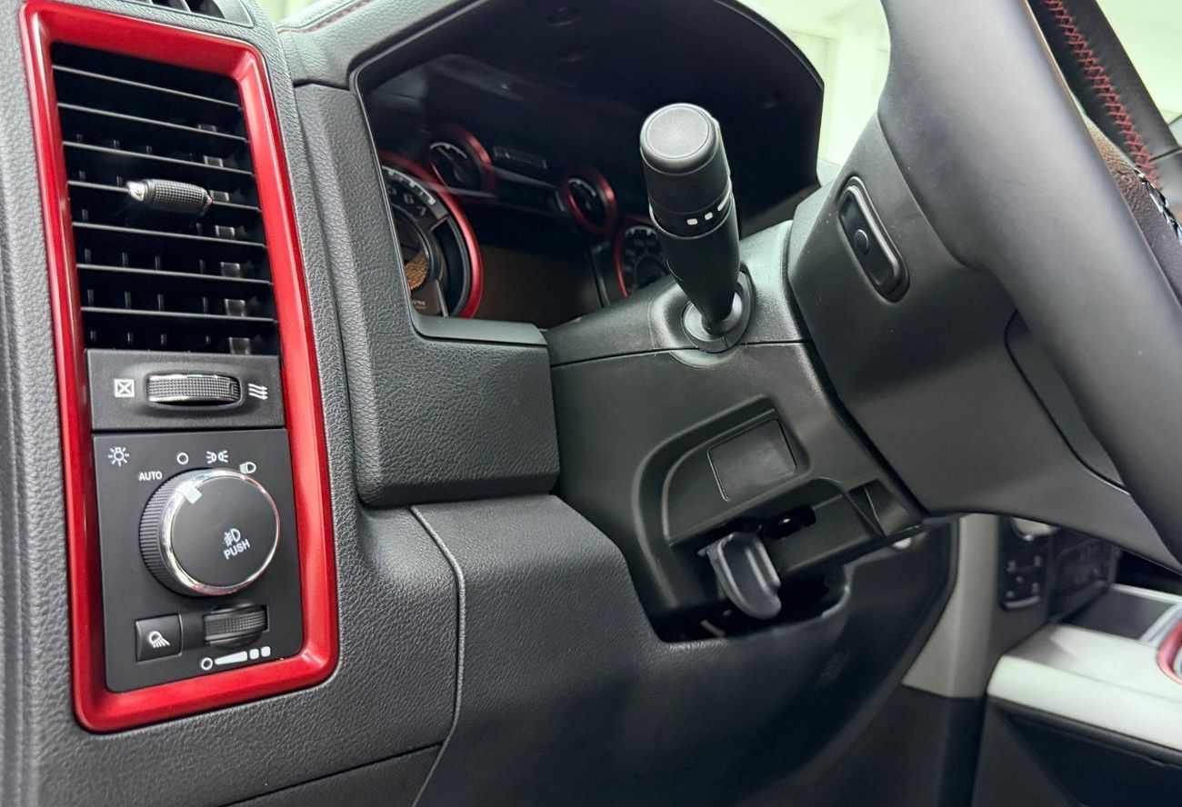 RAM 1500 REBEL Only 8000 km .. Brand new condition .. V8 .. 5,7 L .. HEMI