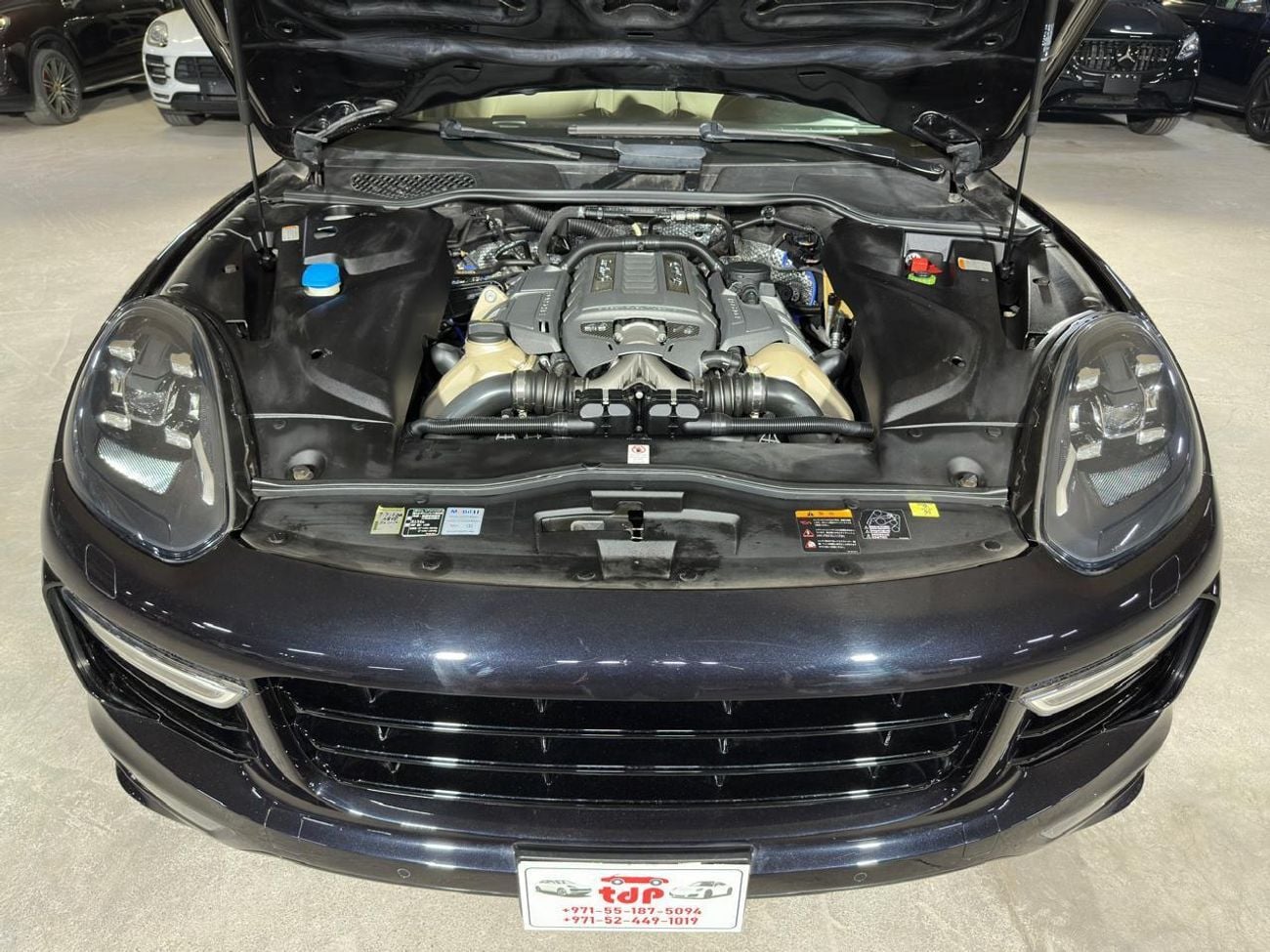 Porsche Cayenne Turbo S 4.8L (570 HP) 2016 | CARBON CERAMIC BRAKES (PCCB) | CARBON INTERIOR PACKAGE | SUNROOF