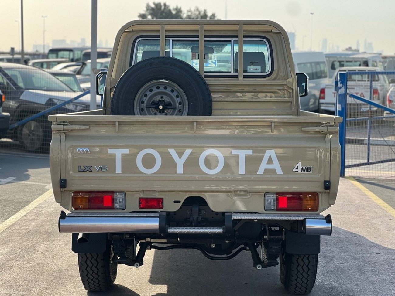 Toyota Land Cruiser Pick Up SC 4.0L TOYOTA LAND CRUISER 4.0L Pick-up 4WD 2025