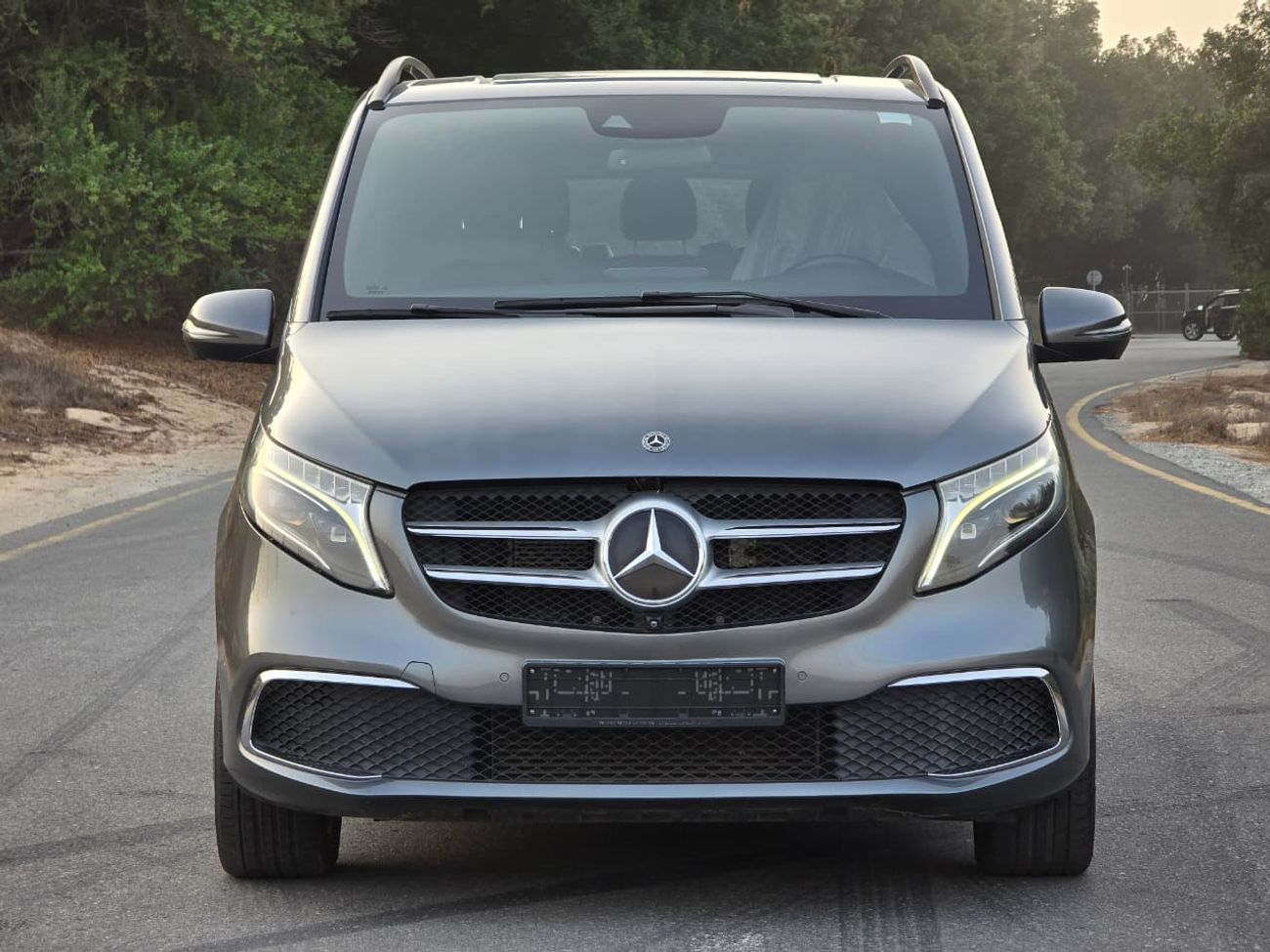 Mercedes-Benz V 250 Std 2.1L MERCEDES V-250 2020 GCC // 2KEYS // FULL OPITION // PERFECT CONDITION