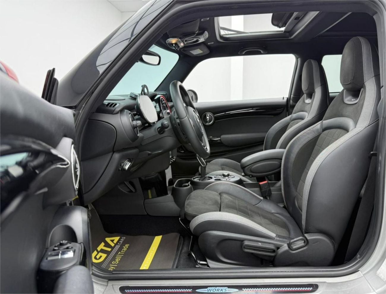 ميني كوبر إس 2023 MINI Cooper S (JCW Kit) ,Mini Warranty+Full Service History, GCC