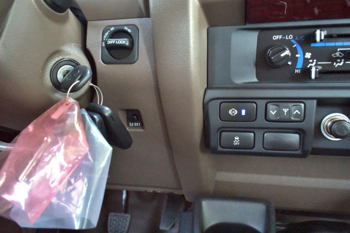 Toyota Land Cruiser Pick Up Double Cab LX Limited V8 4.5L Diesel Manual Transmission