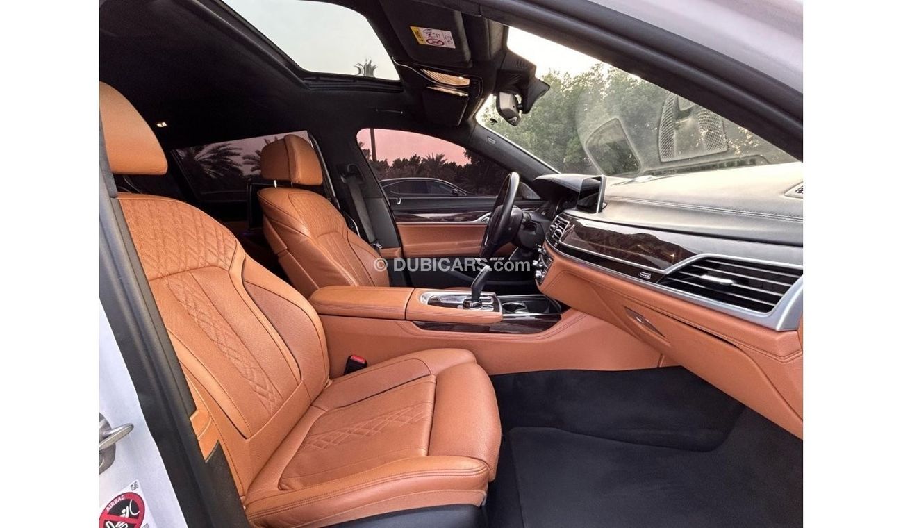 BMW 750Li Luxury Executive BMW 750LI XDrive 2017 GCC V8 4.4L Full option // Perfect condition // Under service
