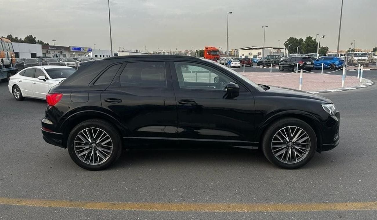 Audi Q3 petrol 1.5 liter right hand drive 4 cameras leather power seats sunroof