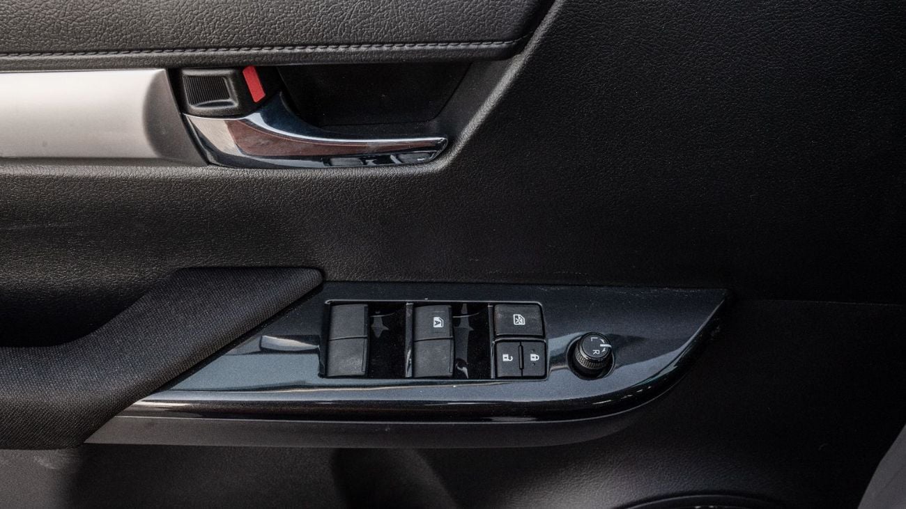 تويوتا هيلوكس 2025 Toyota Hilux SGLX 2.4L MT Diesel (White-Black)