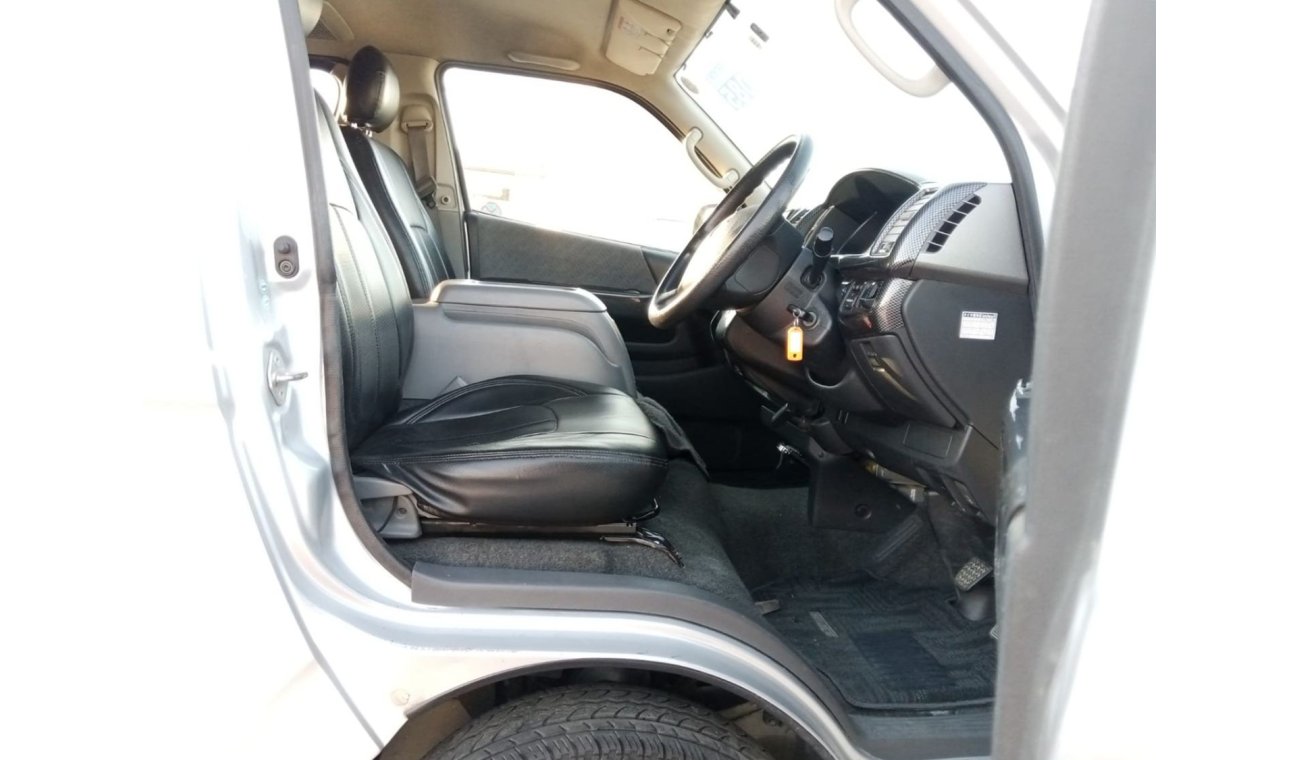 Toyota Hiace TOYOTQA HIACE RIGHT HAND DRIVE (PM1069)