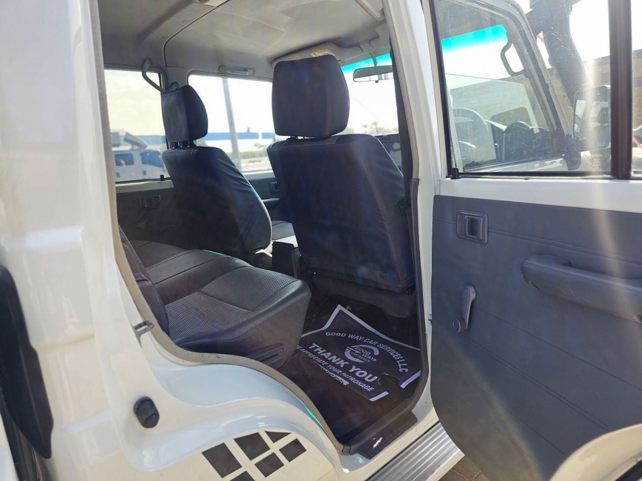 تويوتا لاند كروزر بيك آب Double Cabin-RHD-4.5L-Diesel-Manual-4WD-8 Cylinders-5 Seats-4 Doors