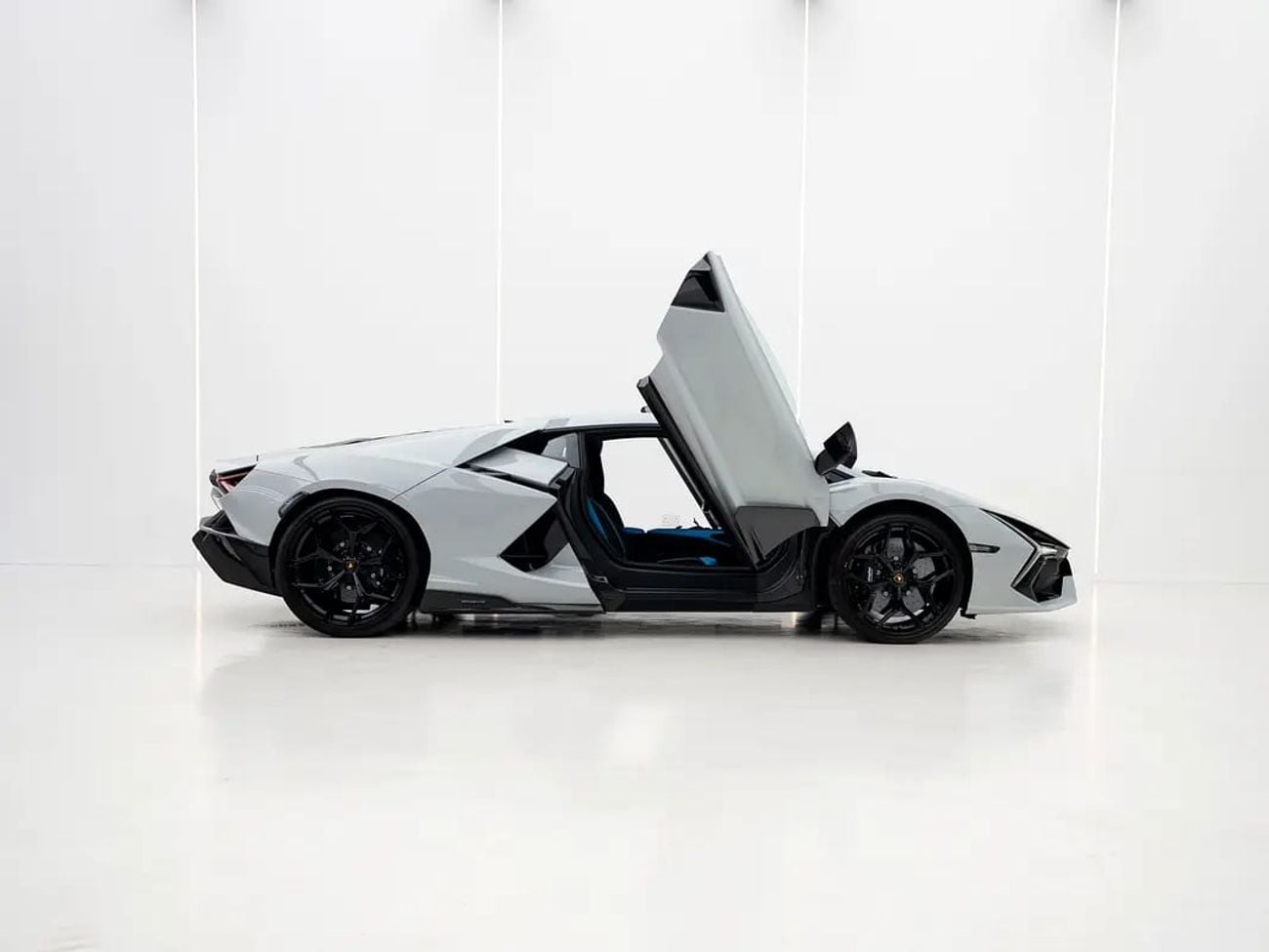 Lamborghini Revuelto SPORTIVA GCC Specs | 3300 km | WARRANTY & SERVICE