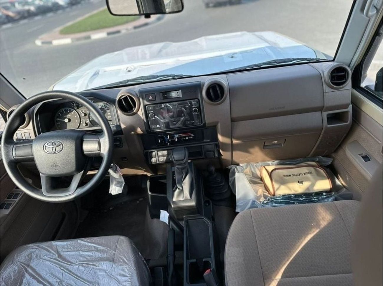 تويوتا لاند كروزر بيك آب Toyota Land Cruiser Pickup LC79 Double Cabin Petrol 4.0 Model 2024