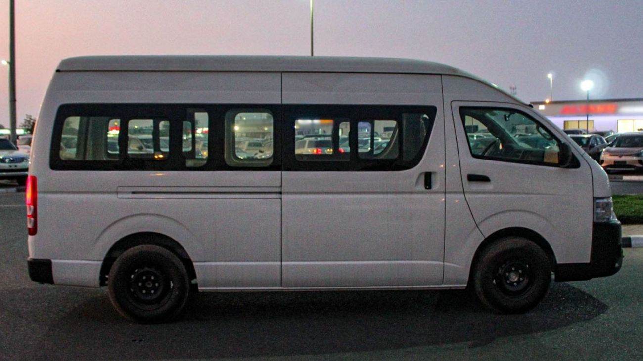 Toyota Hiace 2.5L DLX Wide AC VAN MT