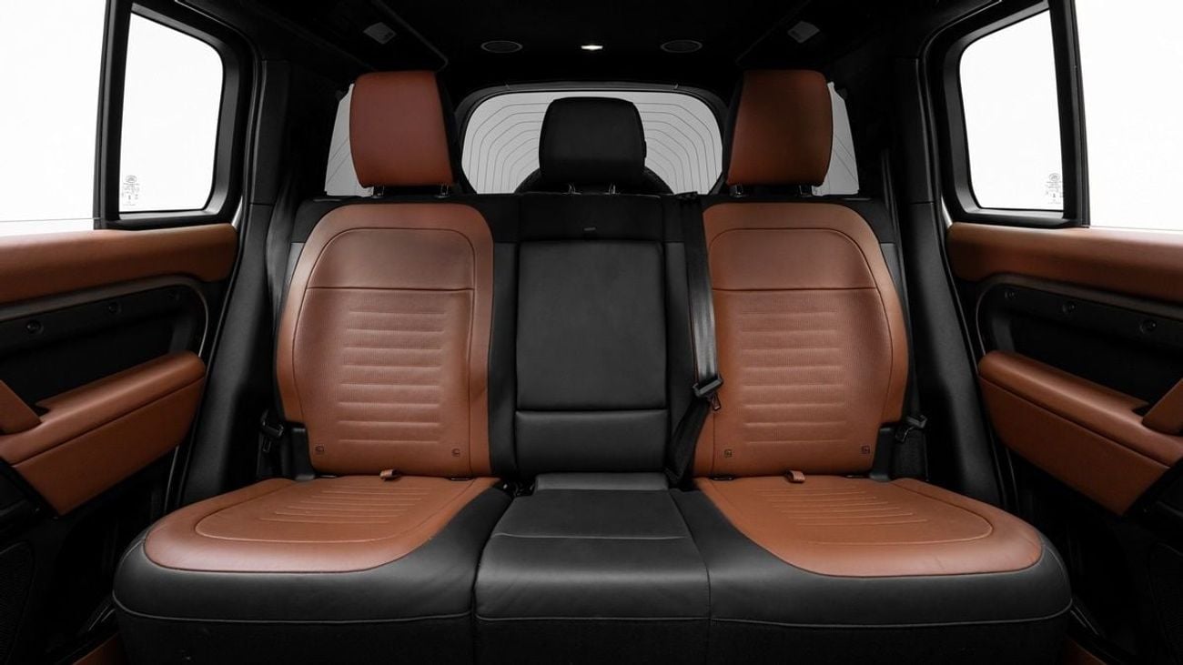 لاند روفر ديفندر OCTA - 2025 - Euro Specs - Under Warranty