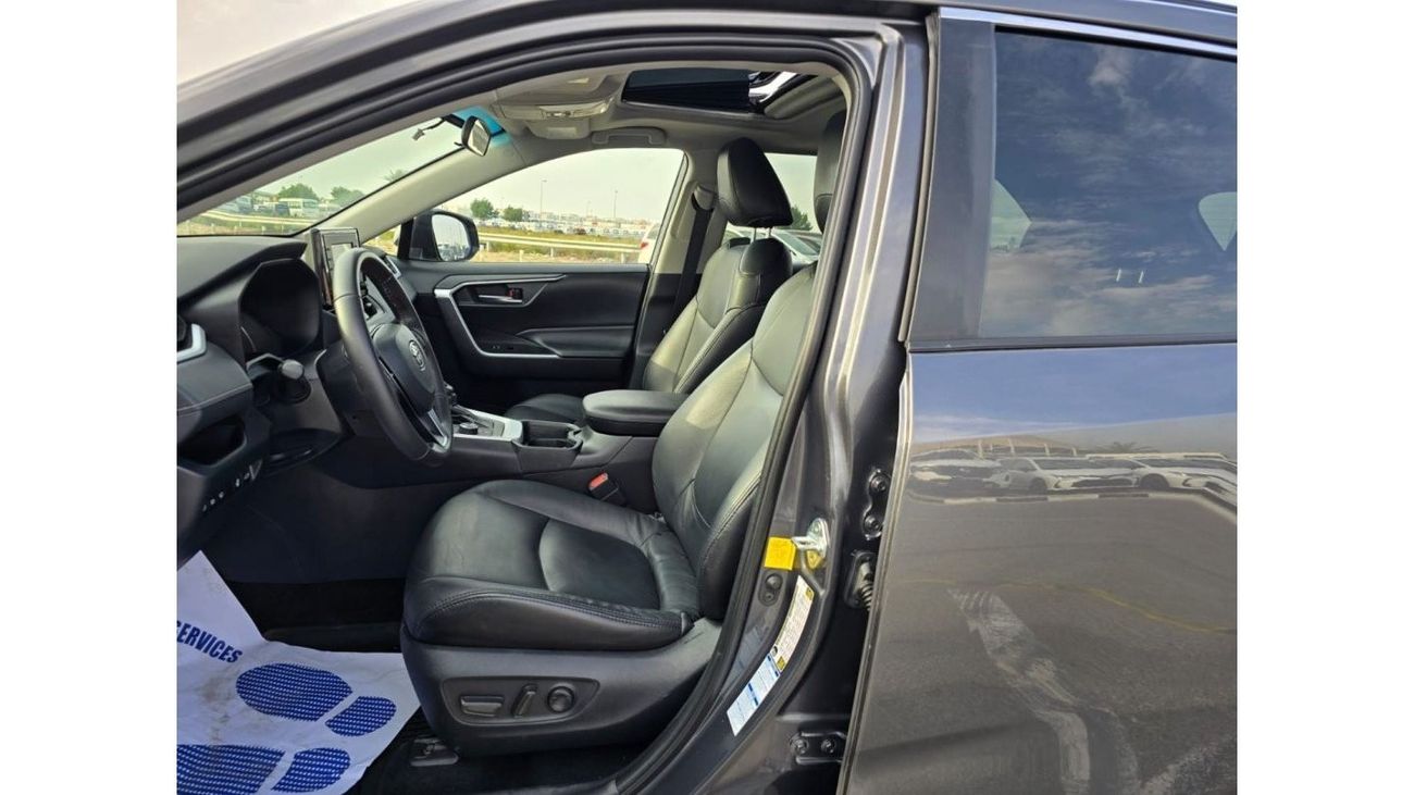 Toyota RAV4 *Offer* 2020 Toyota RAV4 XLE 4x4 AWD Hybrid Full option - UAE PASS 5% VAT Applicable for UAE Registr