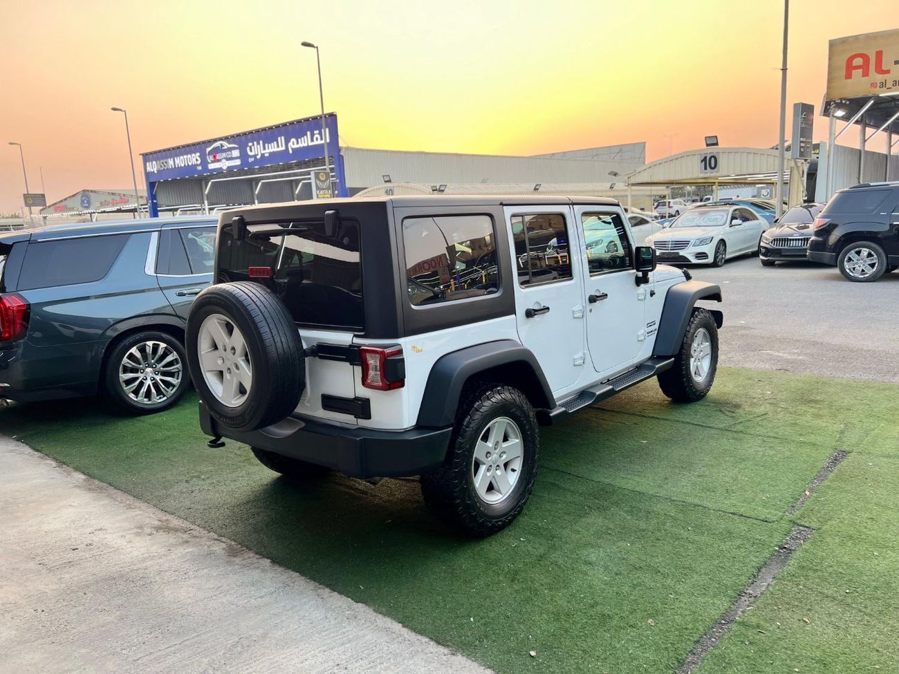 جيب رانجلر Sahara 3.6L A/T (5 Seater) warranty one year bank financie available