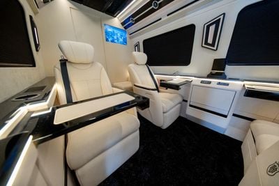 Mercedes Benz Sprinter VIP Sprinter | Премиальный интерьер | Washroom | Smart TVs