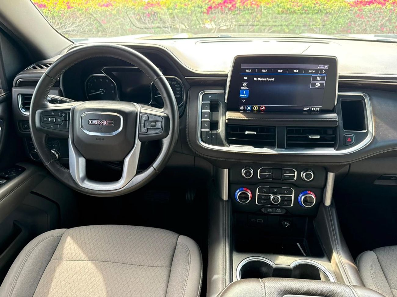 GMC Yukon SLE 5.3L 4WD (8 Seater) GMC YUKON SLE | YEAR: 2021 | GCC SPECS | KMS: 118,000 | FULL-SERVICE HISTORY