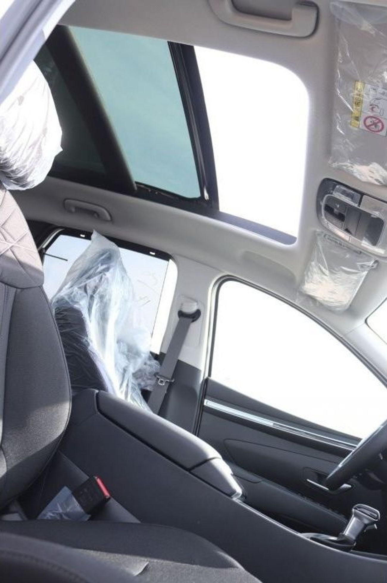 هيونداي توسون 2.0L Panoramic / Push Start /2 Electric seat / Wireless charges / monitor  2023 Full Option