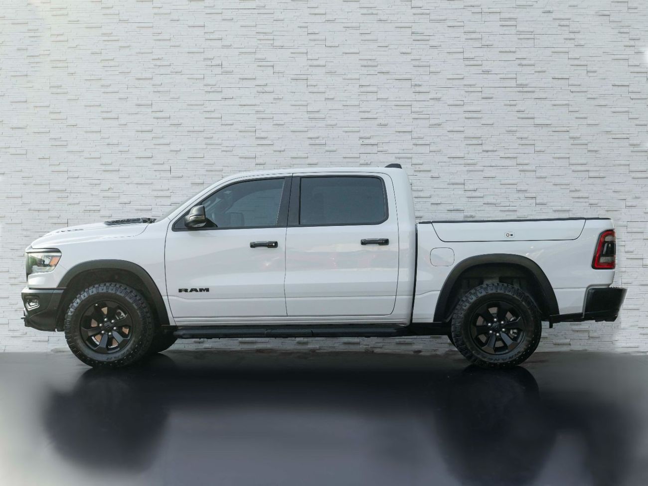 رام 1500 AED 3,302 PM • RAM 1500 REBEL LUXURY • ONLY 28,000 KMS • 5.7L HEMI® V8 • OFFICIAL DODGE WARRANTY