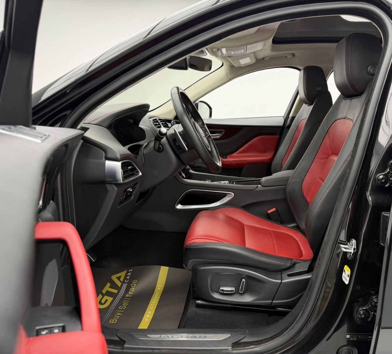 جاكوار F بيس R-SPORT