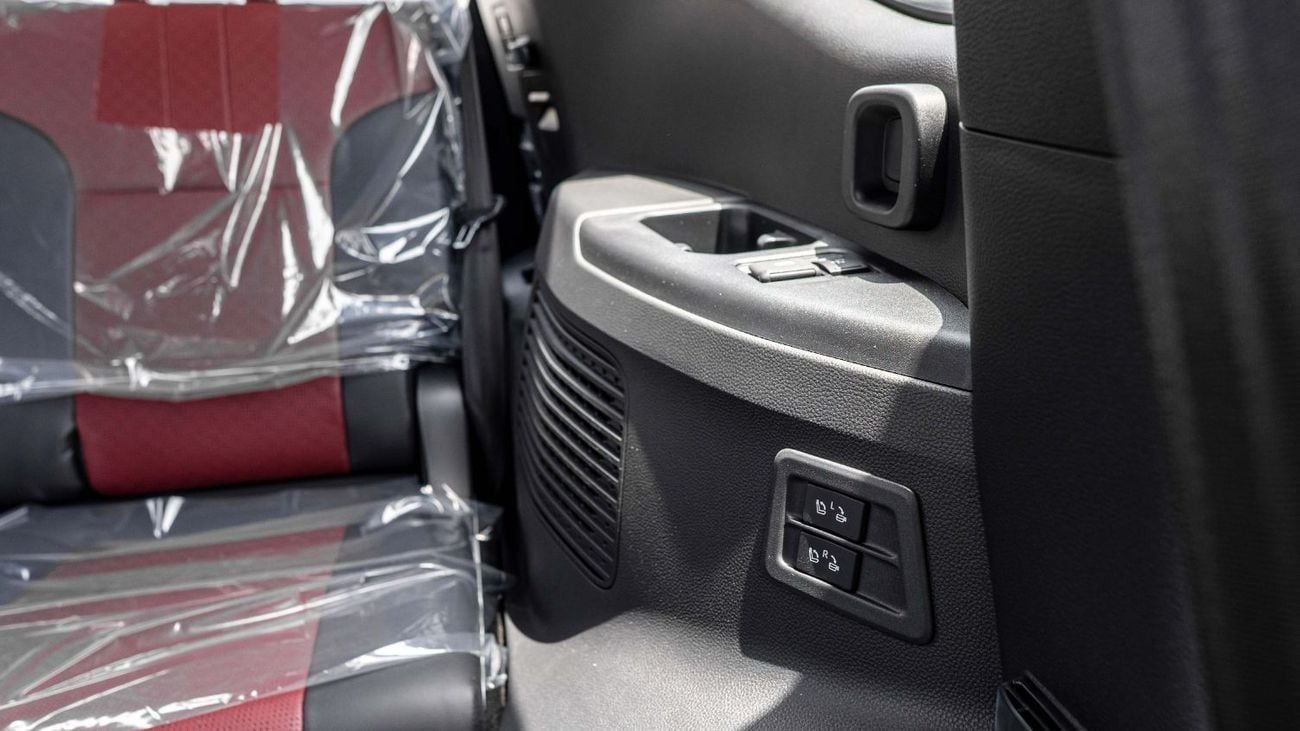 Toyota Land Cruiser 3.5T VXR Hybrid 2026 Toyota Land Cruiser 300 VXR 3.5L AT Hybrid (White-Red)