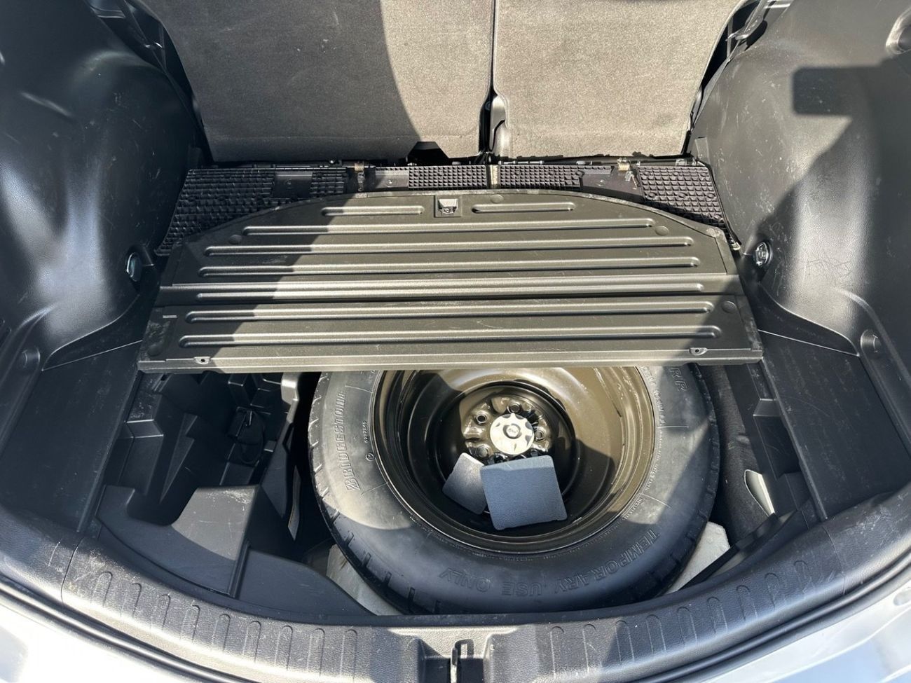 تويوتا راف ٤ Limited 2.5L push start, leather seats, Power seats,sunroof